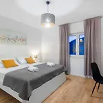 Antonia With Heated Pool Villa *