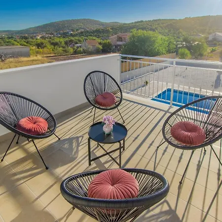 Antonia With Heated Pool * Dograde