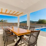 Villa Antonia With Heated Pool Dograde