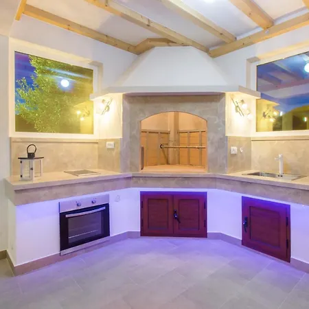 Villa Antonia With Heated Pool
