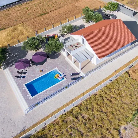 Villa Antonia With Heated Pool
