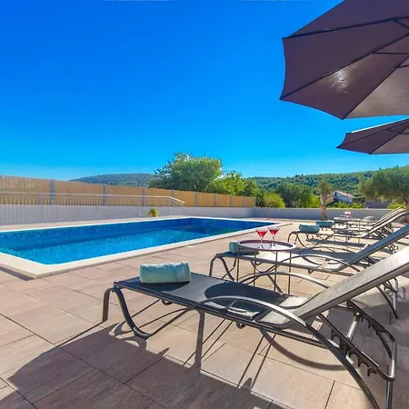 Villa Antonia With Heated Pool *