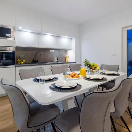 Villa Antonia With Heated Pool