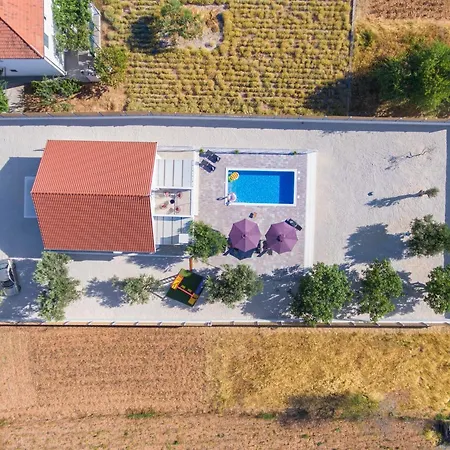 Antonia With Heated Pool