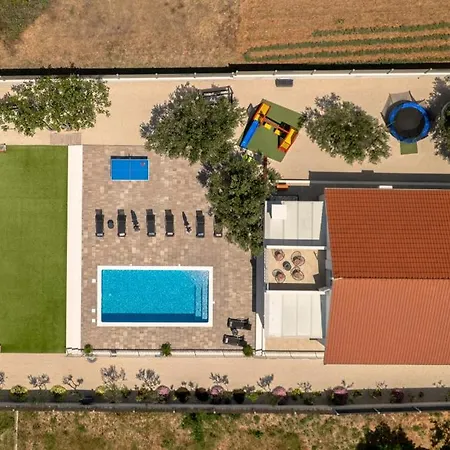 Villa Antonia With Heated Pool